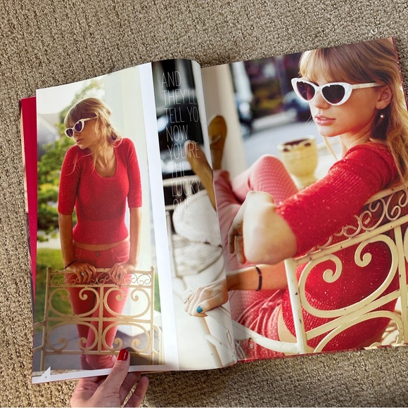 Rare Taylor Swift Red Book - Picture 6 of 7
